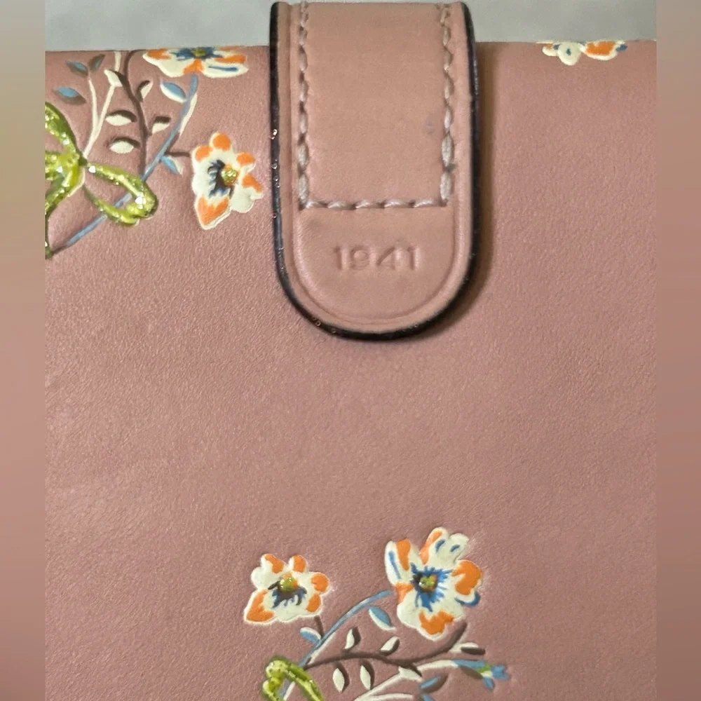 COACH 1941 Glovetanned Leather Trifold Compact Wallet w/Floral Bow Embossing